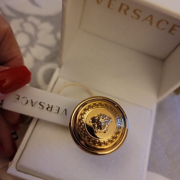 *****++++*++SOLD +++++Versace Medusa Ring Versace. Made in Italy. Authentic _ - Picture 5 of 9